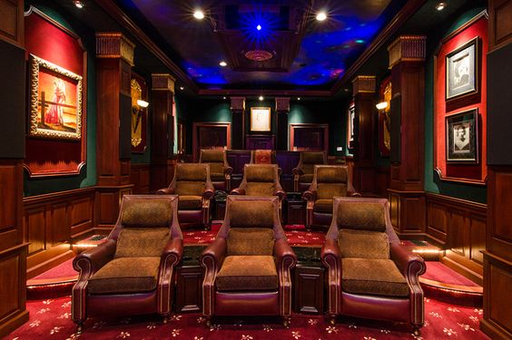 Design Elements of Traditional Home Theater Sofas
