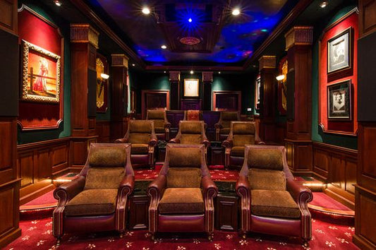 Design Elements of Traditional Home Theater Sofas