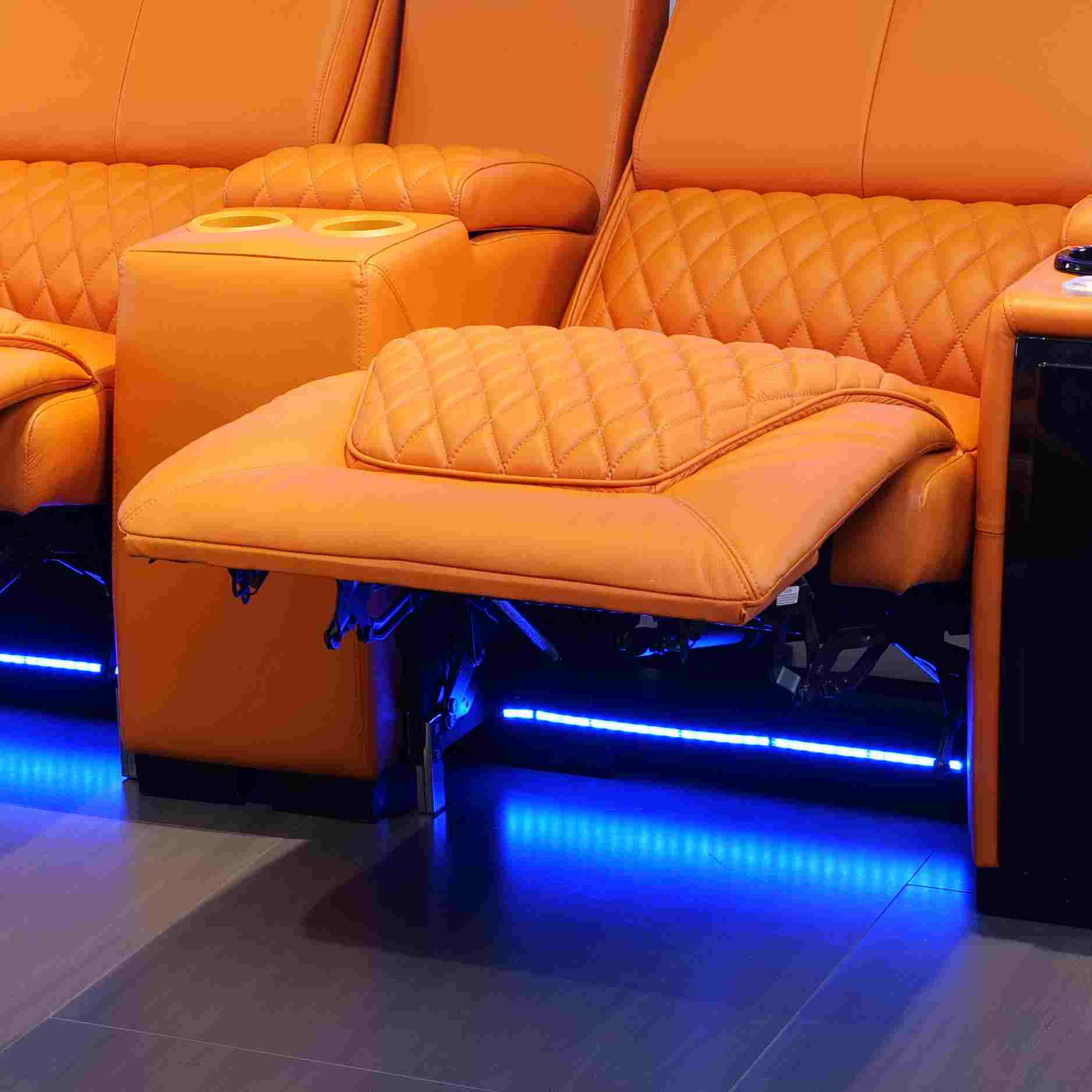 User Luxury Italian Style Electric Home Theater Seating for High-End Villas